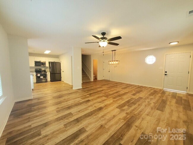 Foto del edificio - 5709 Kelden Walker Ln