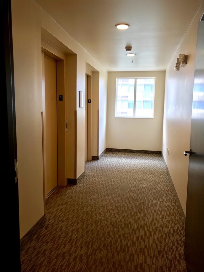 Foto del edificio - Beautiful & Convenient 2/2/2 Unit