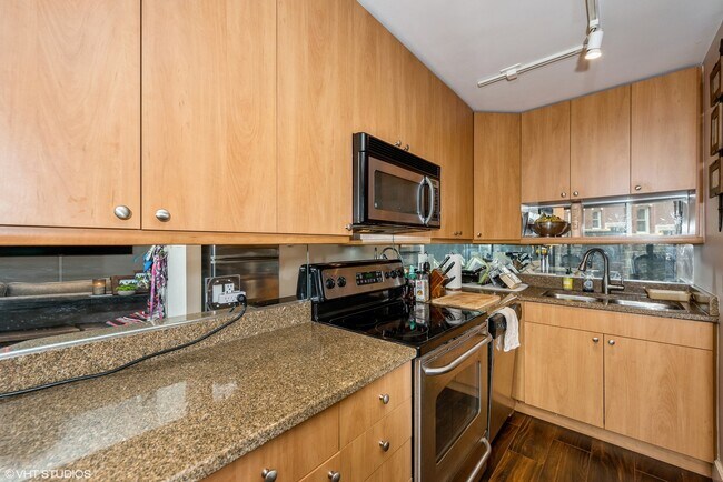 Building Photo - 2600 N Hampden Ct