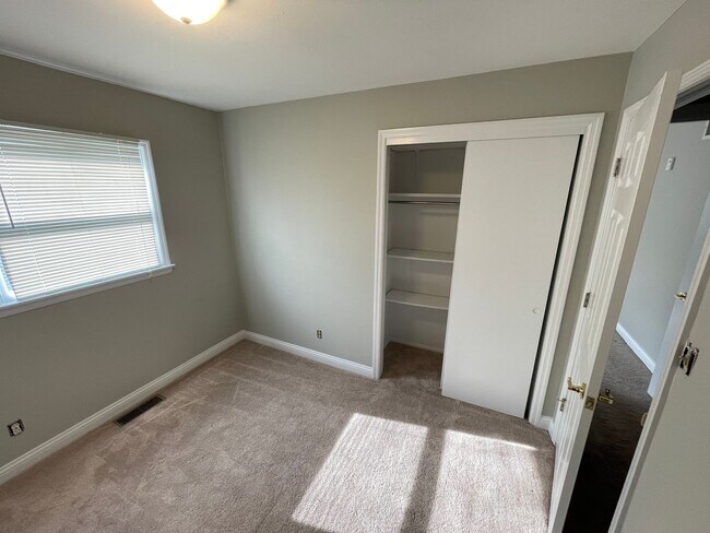Foto del edificio - Four Bedroom Available in April - West Lafayette School District