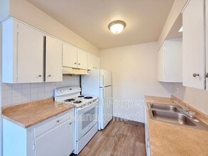 Building Photo - 928 NE 86th St