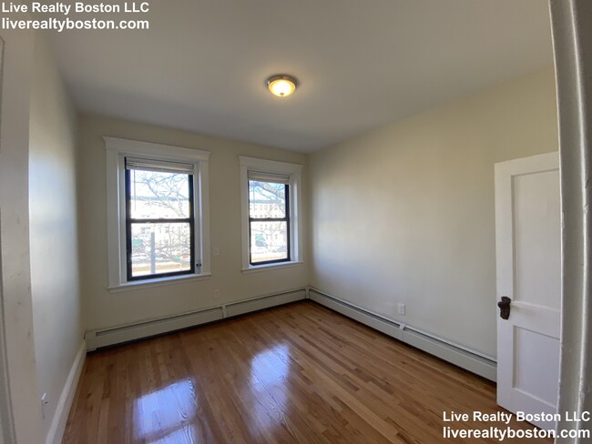 Building Photo - 1422 Commonwealth Ave