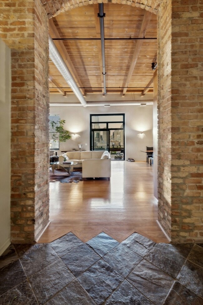 Building Photo - 525 W Superior St