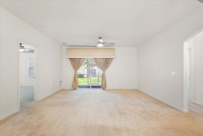 Building Photo - Large 2/2 in highly desirable The Cottages...