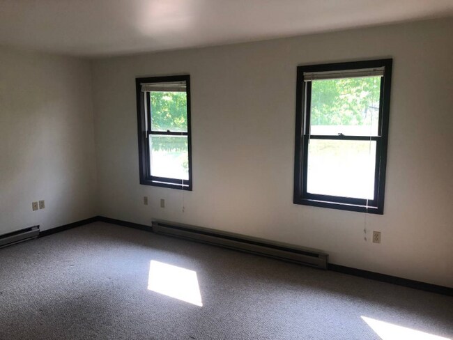 Foto del edificio - 296-298 Upper Demunds Rd