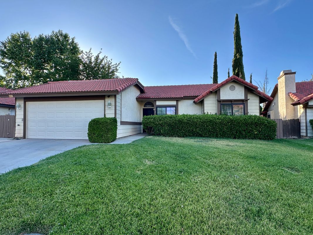 Foto principal - 2815 College Park Dr W