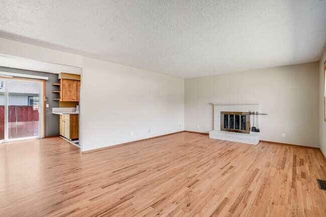 Building Photo - Charming 3 bed, 1.5 bath rental home in Milwaukie!