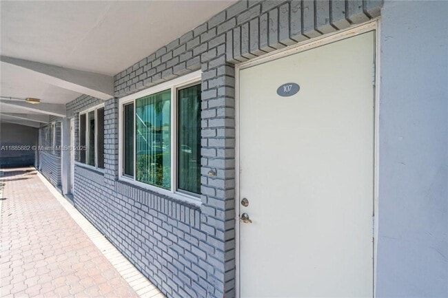 Foto del edificio - 2175 NE 56th St
