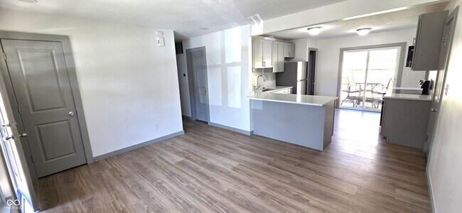 Foto del edificio - 8421 Banyan Ln