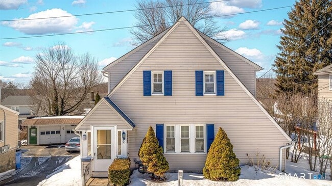 Photo - 55 Bronx Ave House