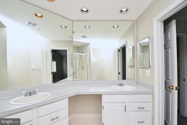 Foto del edificio - 6854 Brindle Heath Way