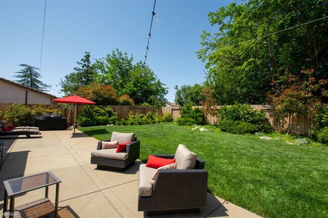 Foto del edificio - 3 br, 2 bath House - 4440 McRoberts Drive