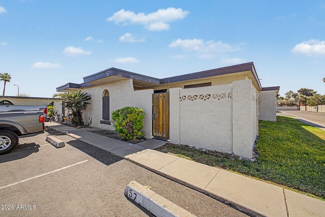 Building Photo - 830 S Dobson Rd