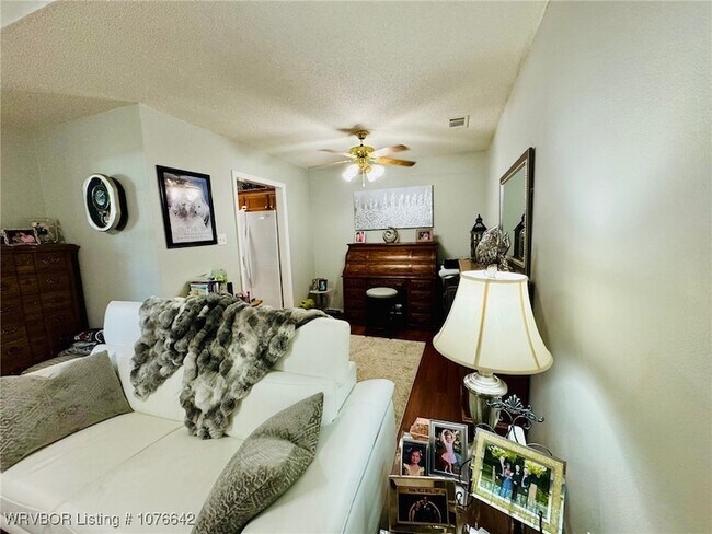 Foto del edificio - 5601 Whitney Cir