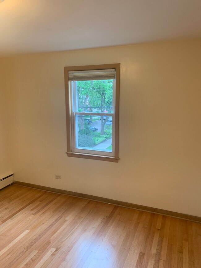 Building Photo - 4401 N Meade Ave