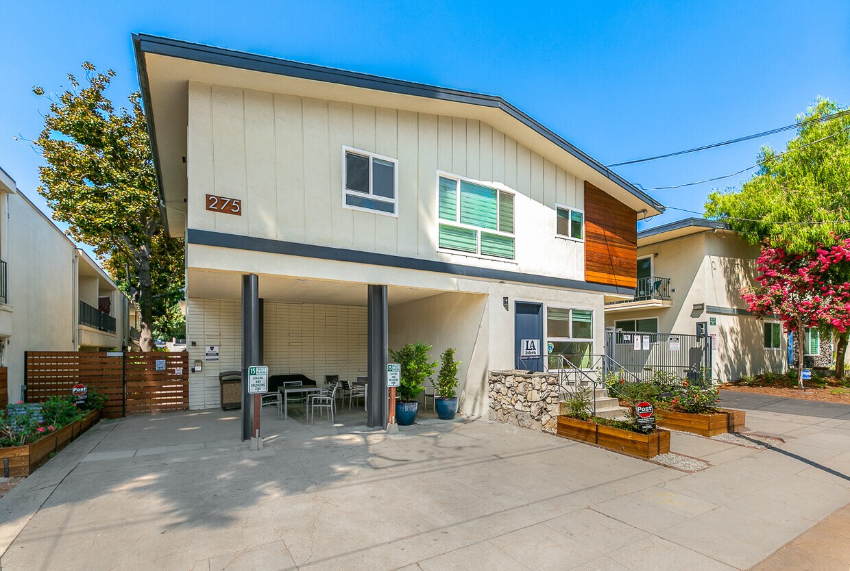Primary Photo - 275 N Oakland Ave