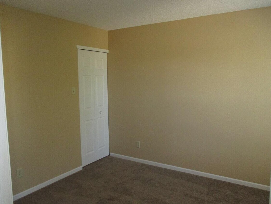 Building Photo - 4045 Orchard Valley Blvd