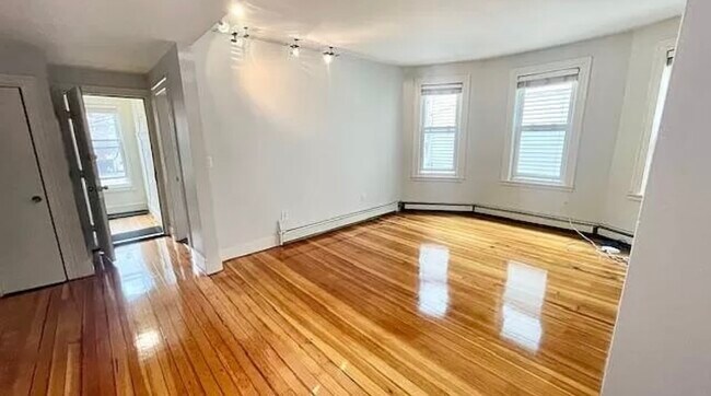Foto del edificio - 23 Farrington Ave