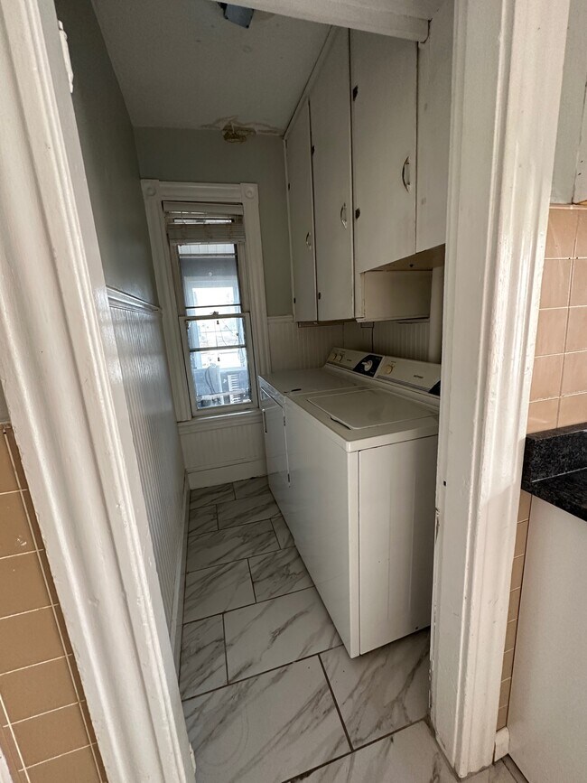 Laundry Unit - 86 Plantation St