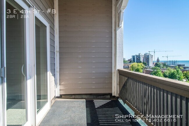 Building Photo - Lakeview Condos