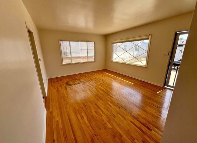 Building Photo - 336 Calle Miramar