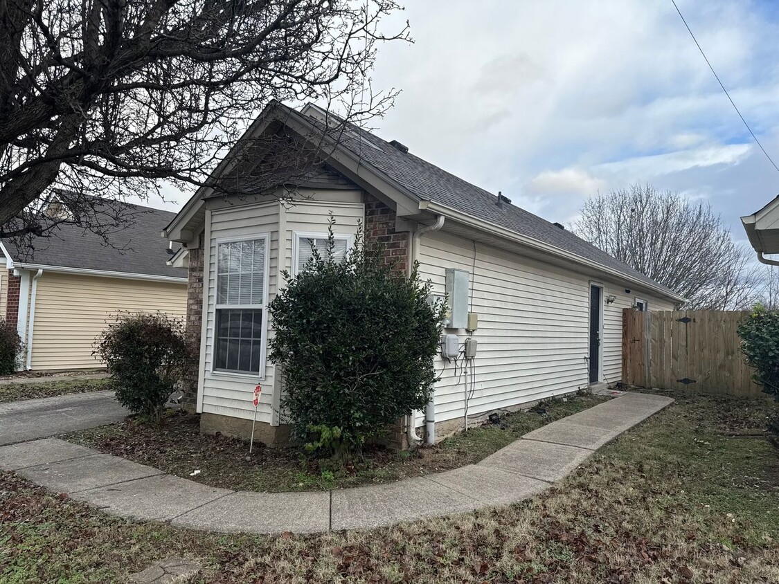 Building Photo - A 3bed/2bath Near Nashville