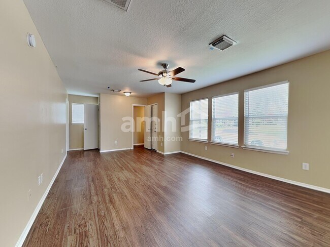 Foto del edificio - 6114 Elton Knolls St