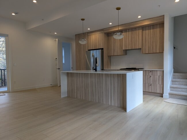 Building Photo - 8924 Cedar St