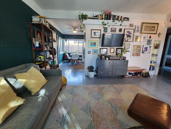 Building Photo - Mid Century Huntridge Triplex "Pistachio P...