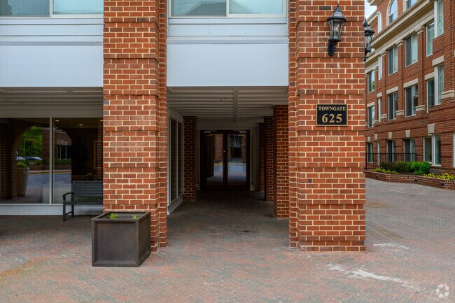 Building Photo - Towngate North