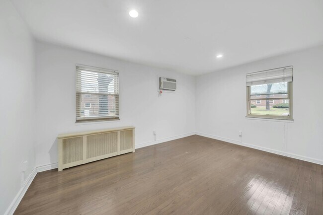 Foto del edificio - 135 E Clinton Ave