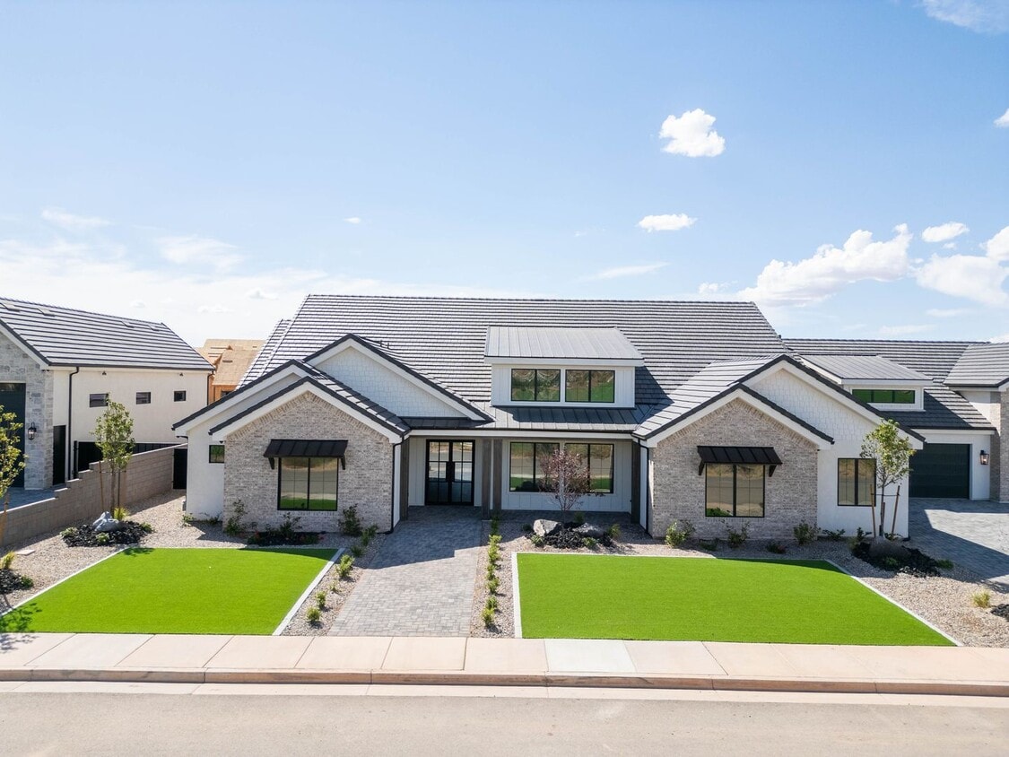 Foto principal - Gorgeous Custom Single Story with RV Garage