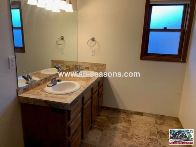 Foto del edificio - 838 Pebblewood Dr