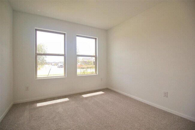 Foto del edificio - 3218 Elm Br Dr