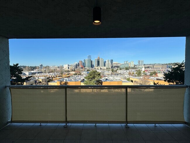 Foto del edificio - 701 122nd Ave NE