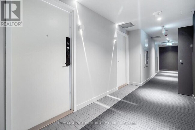 Building Photo - 3883-3883 Quartz Rd