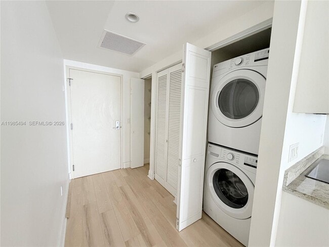 Foto del edificio - 185 SW 7th St