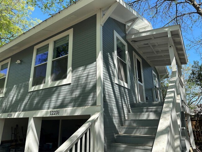 Building Photo - 1223 1/2 Austin Ave