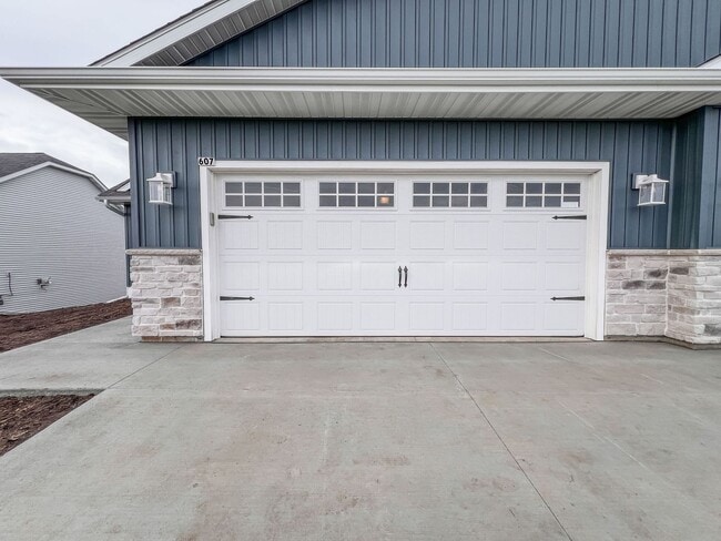 Building Photo - 607 S Division St