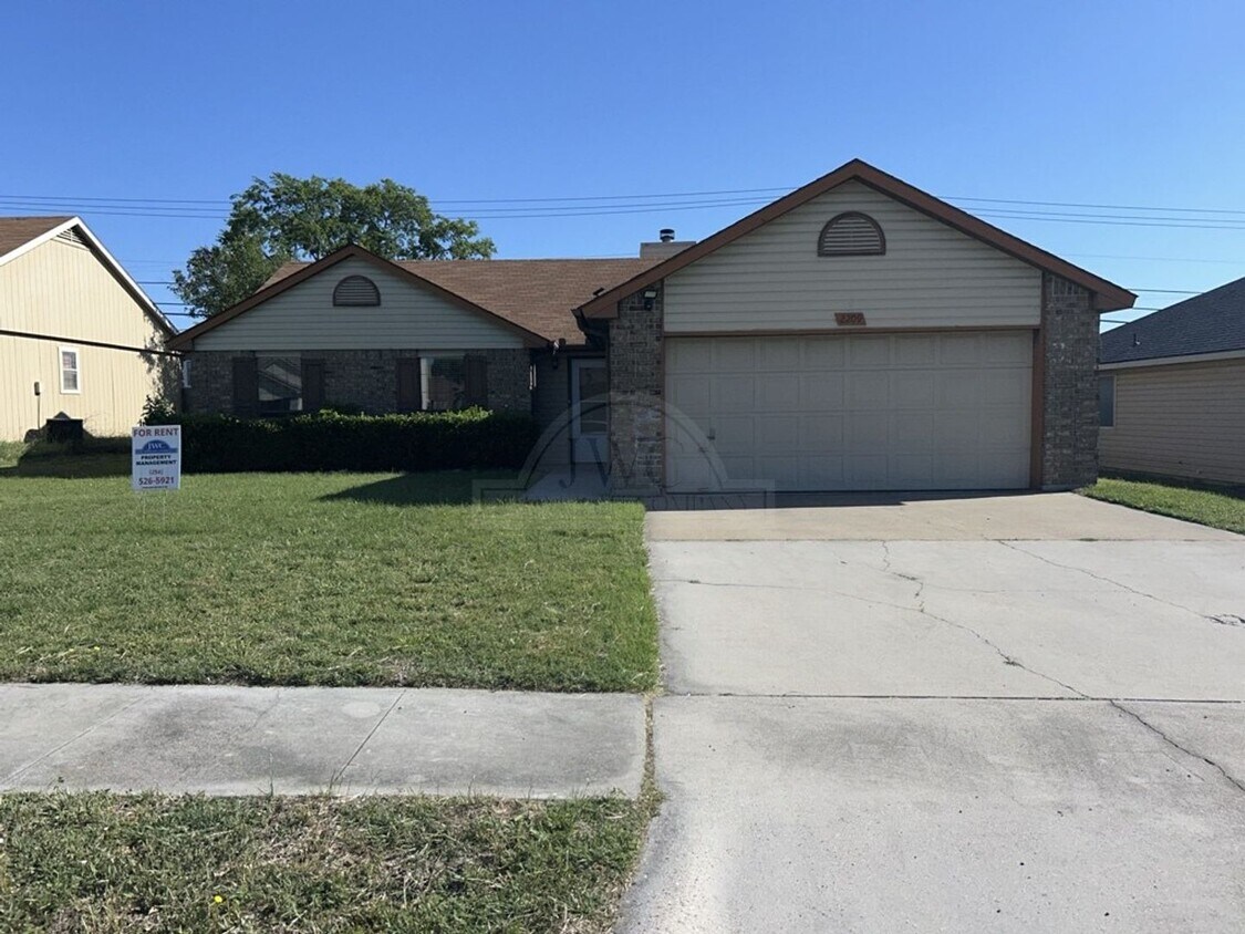 Foto principal - 2209 Fieldstone Dr