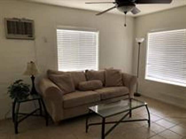 Foto del edificio - 7153 Elm Ave