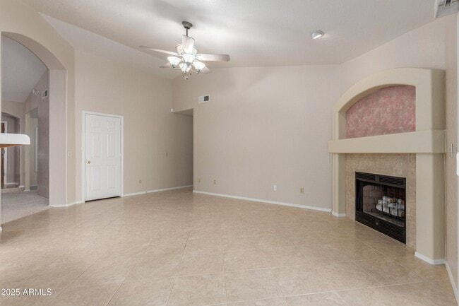 Building Photo - 8578 S Maple Ave