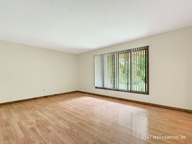 Building Photo - 5347 Wedgewood Dr