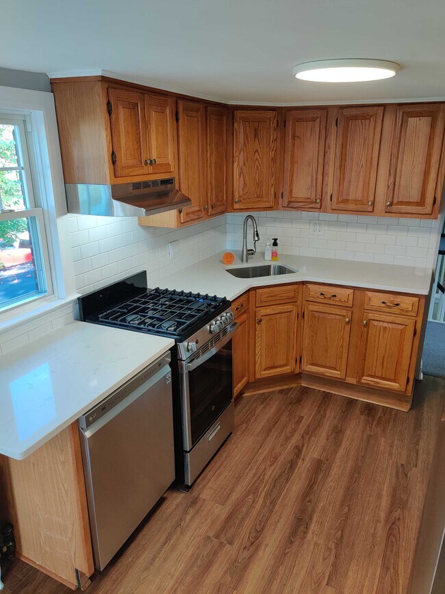 Building Photo - 166 Crescent Ave