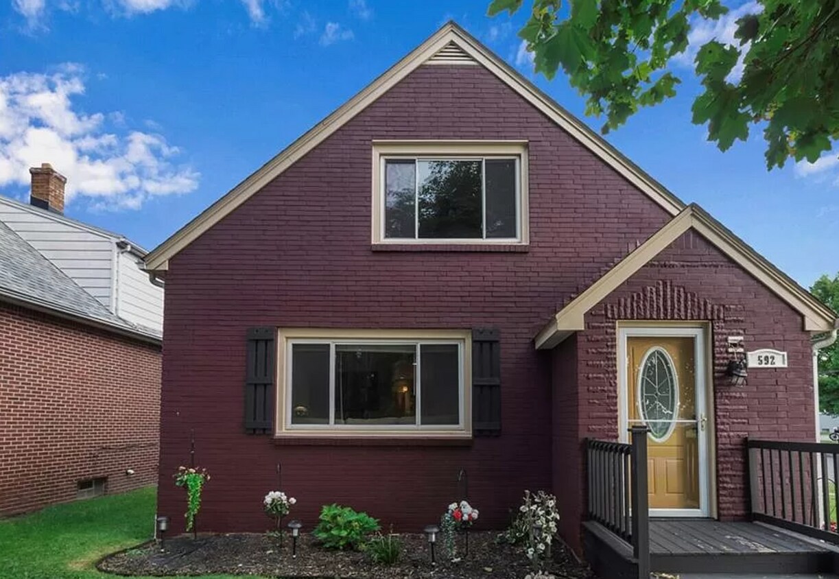 Foto principal - 592 Dorrance Ave