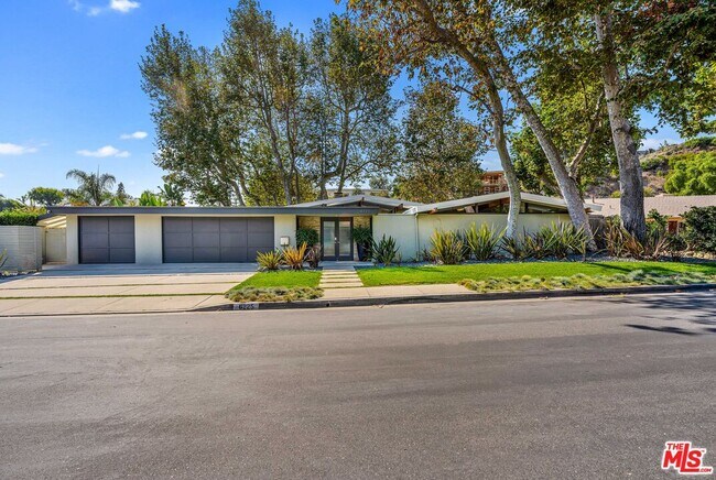 Building Photo - 6225 Frondosa Dr