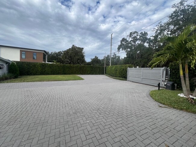 Building Photo - 7210 Seminole Dr