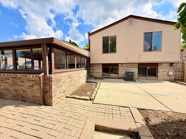 Foto del edificio - 11849 Ontario Dr
