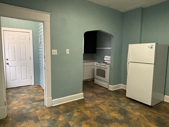 Foto del edificio - AVAILABLE NOW! Charming 3-Bed, 1-Bath Historic Duplex in Indianapolis!