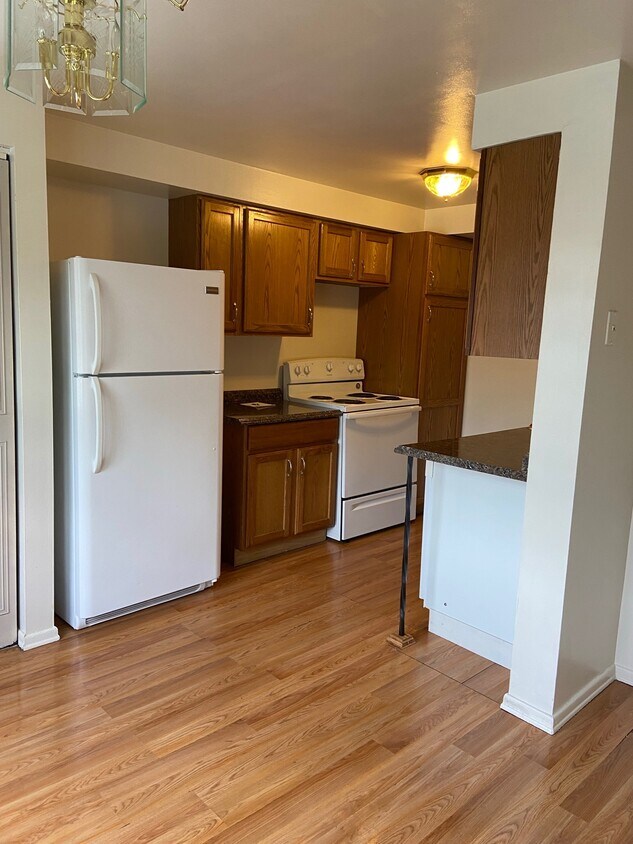 Primary Photo - 2018 Devonwood Dr